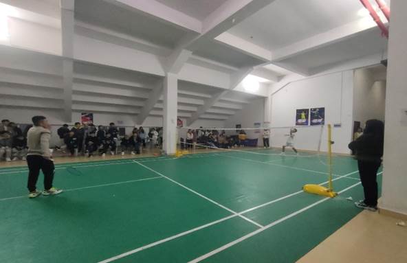 图片包含 室内, 运动, 体育, 年轻

描述已自动生成